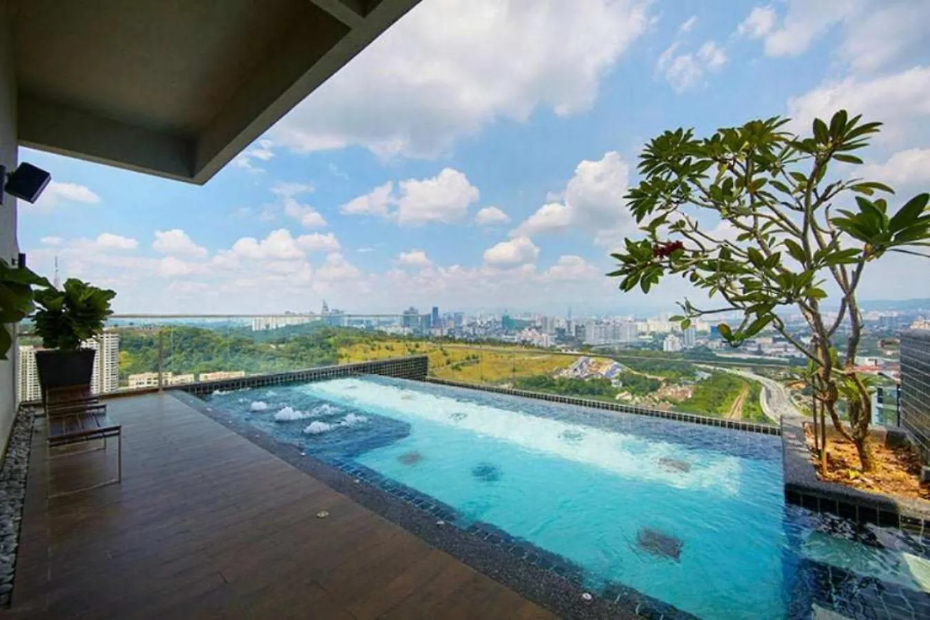 Апартаменты Petalz Residence Family Suite Near Mid Valley, Bukit Jalil, Sunway Куала-Лумпур